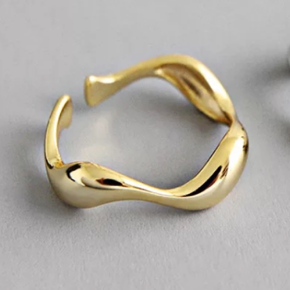 ⚡️🌊 Insta Thin Wave Ring - Picture 3 of 6